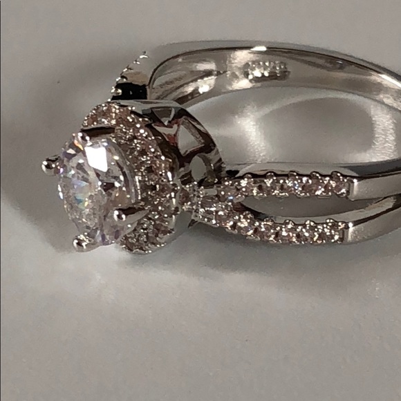 2 Carat Round Cubic Zirconia Ring - Picture 5 of 8
